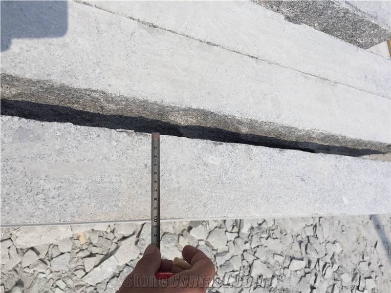 Factory Price Split Face Shandong Grey Granite Kerbstones /Curbs /Road Side Stone Mushroom Stone Surface