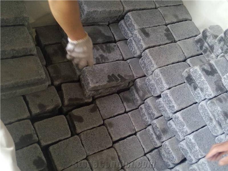 G654 Pangda Dark Granite Cobble Stone Flamed and Tumbled Finishing Cube Stone Pavers Landscaping Stone