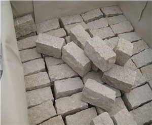 China Flamed Paving Sets/Cubes/Cobble Stone, G682/Yellow Granite Flamed Pavers for Exterior Road/Courtyard/Garden Stepping/Driveway Flooring