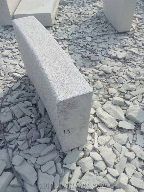 G341 Light Grey Granite Kerbstone Radius Fine Picked Bushhammered Curbstones Low Price