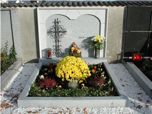 Muhlviertler Granit Monument, Tombstone