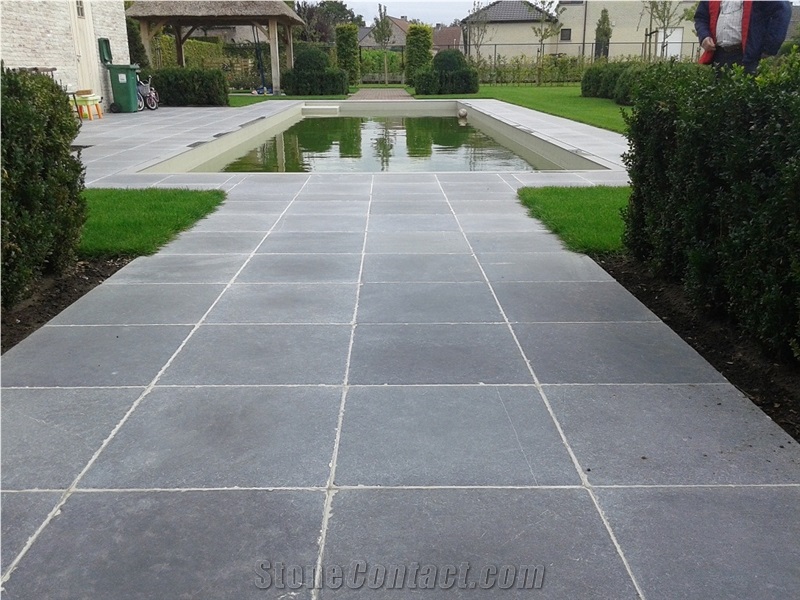 Ynan Blue Stone by Vsi Pool Borders and Tiles