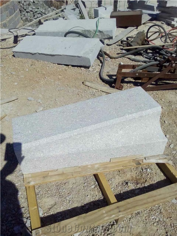 G341 Granite Bushhammered Surface Shaped Curbstone Side Stone Kerbstone