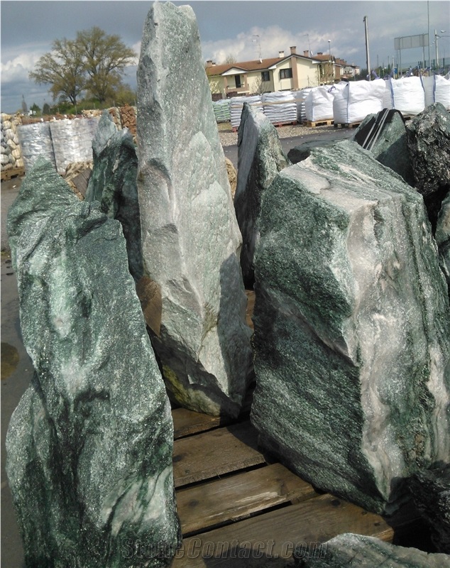 Green Atlantis Pillar