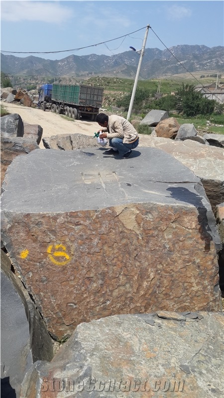 China Black Granite 6 Sides Polished Monuments