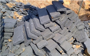 Split Face Zhangpu Black Basalt Big Cube Stone Floor Exterior Paving /Cobble Stone Garden Stepping Pavements /Nero Basalto Exterior Pattern Lava Stone Andesite Stone Pavers