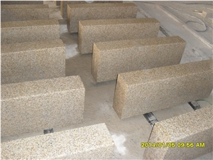 G682 China Yellow Rustic Granite Padang Gialo Golden Sand Sunset Gold Bushhammered Flamed Boarder Kerbstone Curb Roadstone