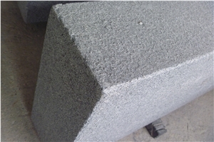 Dark Grey Granite G654 Flamed Surface Curbstone,Padang Dark Grey Granite Kerbstone Sesame Black Grey Granite Road Stone