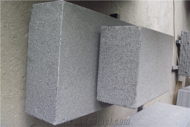 Dark Grey Granite G654 Flamed Surface Curbstone,Padang Dark Grey Granite Kerbstone Sesame Black Grey Granite Road Stone