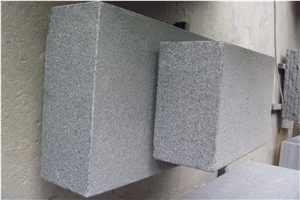 Dark Grey Granite G654 Flamed Surface Curbstone,Padang Dark Grey Granite Kerbstone Sesame Black Grey Granite Road Stone