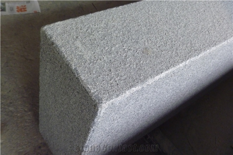 Dark Grey Granite G654 Flamed Surface Curbstone,Padang Dark Grey Granite Kerbstone Sesame Black Grey Granite Road Stone