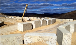 Labareda Golden Granite Blocks