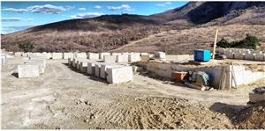 Labareda Golden Granite Blocks