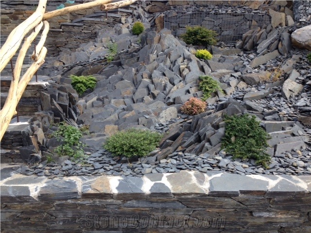 Jivova Bridlice Garden Wall, Steps