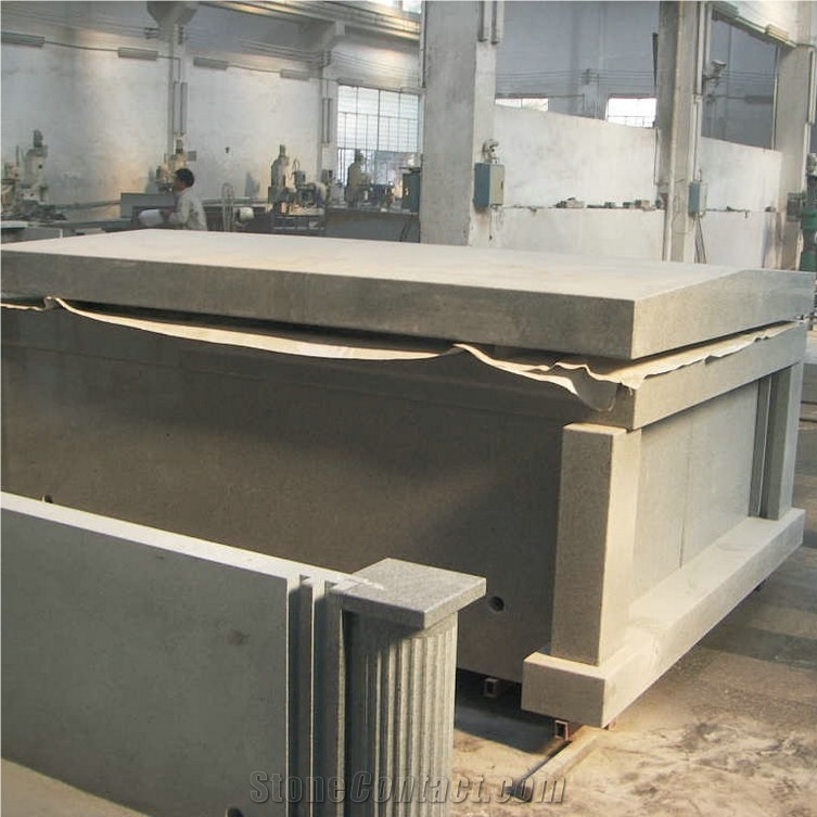 Roof Top Double Crypts Cremation Mausoleum, Companion Crypts Private Mausoleum, Two-Crypt Family Mausoleum with Columns, Cheap Cemetery Mausoluem