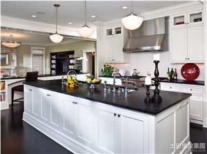 Black Shining Series Quartz Stone Kitchen Countertop Non-Porous Surface and Unique Blend Of Beauty and Easy Care for Multifamily/Hospitality Projects Standard Slab Sizes 3000*1400mm and 3200*1600mm