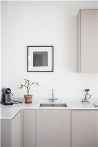 Elegant White Quartz Stone Countertop New Application in Kitchen, Bathroom, Bar, School, Hospital and Other Public Place Projects Directly from China Manufacturer with Iso/Nsf Certificate