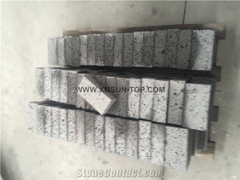 Grey Basalt Cube Stone/Lava Stone Cobble Stone/China Grey Basalt Pavers/ Grey Paving Sets/Floor Covering/Road Pavers/ Walkway Pavers/Exterior Decoration