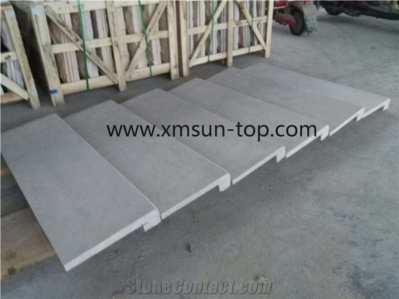 Grey Limestone Steps, Light Grey Limestone Stair, Stair Treads, Stair Riser, Bush Hummered Stair/Staircase
