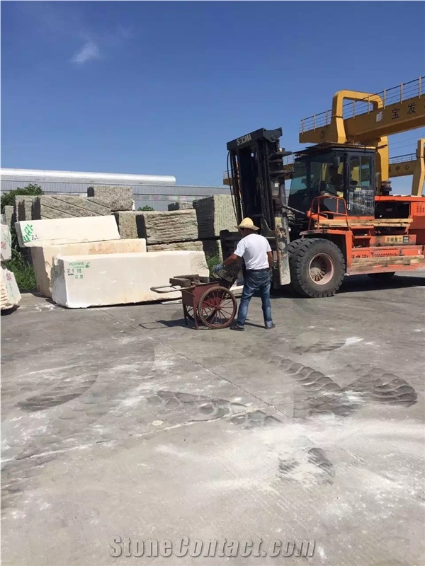 Own Factory Moca Cream Limestone Block Stock, Portugal Crema Beige Limestone /Coral Stone Block