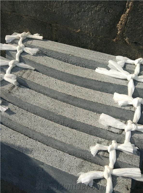 G654 Black Granite Kerbstone