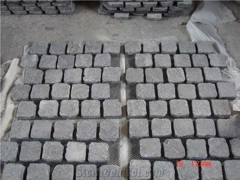 China Black Basalt G684 Fuding Black Cleft/Split and Tumbled Cube Stone Pavers