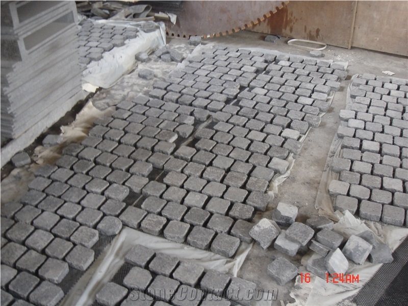 China Black Basalt G684 Fuding Black Cleft/Split and Tumbled Cube Stone Pavers