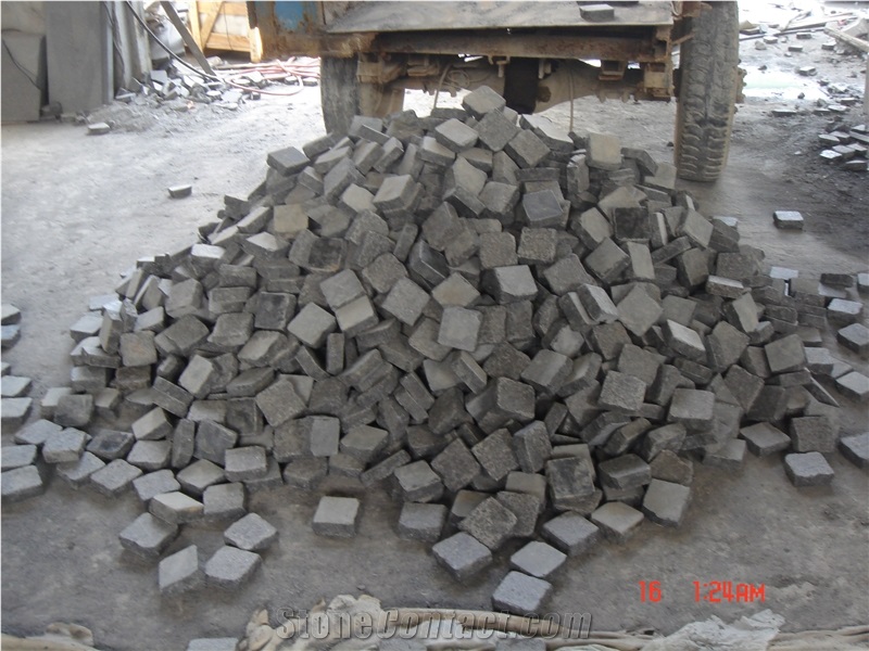 China Black Basalt G684 Fuding Black Cleft/Split and Tumbled Cube Stone Pavers