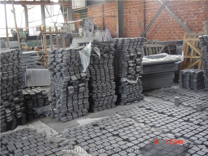 China Black Basalt G684 Fuding Black Cleft/Split and Tumbled Cube Stone Pavers