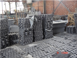 China Black Basalt G684 Fuding Black Cleft/Split and Tumbled Cube Stone Pavers