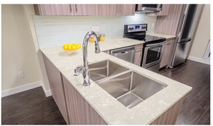 Beige Artificial Quartz Stone Tiles and Slabs Prefabricated 15mm/20mm/25mm/30mm for Floorings and Interior Application