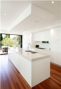 White Quartz Stone Kitchen Quartz Surfaces for Countertops Island Tops Bar Tops Used in Interior Renovations from China Available in Customized Sizes