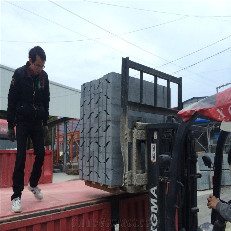 China Sesame Grey Granite Kerb Stone/Honed Curbs/S Type Kerbstones/Side Stone