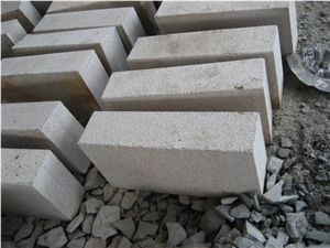 G682 Granite Kerbstones, Padang Giallo Kerb Stone, Flamed Yellow Rust Granite Curbstone