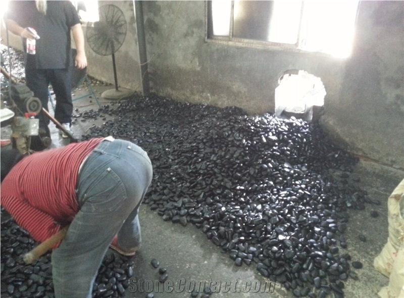 Black Decorative Polished Mixed Color Natural River Pebble Stone ,Black Polishing River Washed Stone in Garden and Landscaping