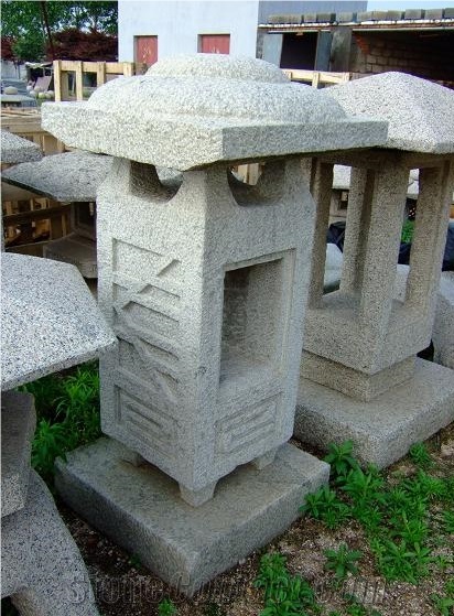 Chinese Garden Stone Lantern ,Japanese Natural Stone Lantern in Landscaping