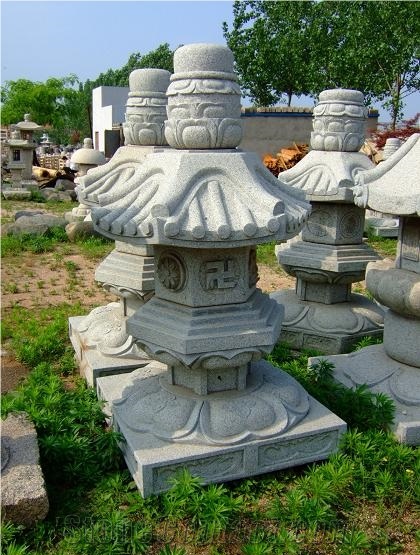 Outdoor Carved Stone Lantern for Garden Decoration
