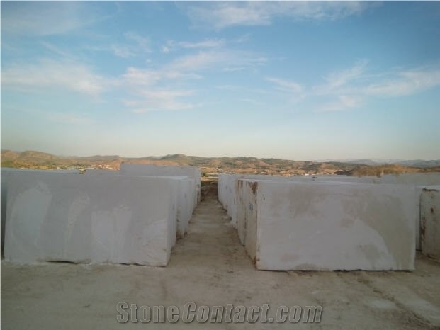 Crema Marfil Sierra Puerta Blocks