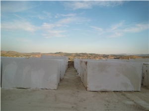 Crema Marfil Sierra Puerta Blocks