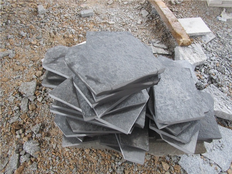 Timely Delivery China Basalt Zhangpu Black Irregular Flagstones Flamed Surface, Cheap Price Chinese Black Basalt Random Crazy Paving Paver Tiles