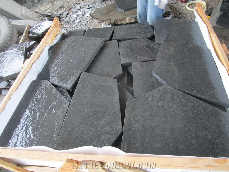 Timely Delivery China Basalt Zhangpu Black Irregular Flagstones Flamed Surface, Cheap Price Chinese Black Basalt Random Crazy Paving Paver Tiles