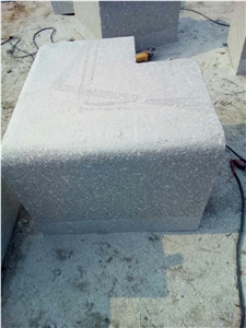 G375 Light Grey Granite Curbstones Corner Stone Flamed Surface Beveling Edges Competitive Prices
