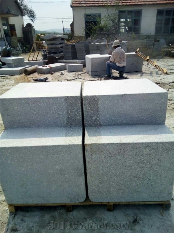 G375 Light Grey Granite Curbstones Corner Stone Flamed Surface Beveling Edges Competitive Prices