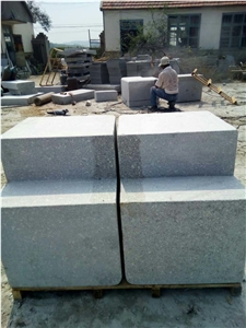 G375 Light Grey Granite Curbstones Corner Stone Flamed Surface Beveling Edges Competitive Prices