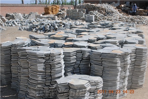 China Rustic Slate Random Flagstone Pavers for Road /Beige Slate Irregular Flagstones for Exterior Stone Floor Paving