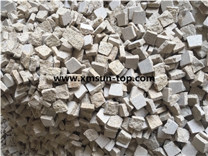 G682 Granite Cube Stone, Yellow Rust Granite Cobble Stone, G1682, Desert Gold, Golden Sand, Padang Yellow, Giallo Rusty Granite Cube Stone Pavers for Landscaping Stone, Exterior Stone