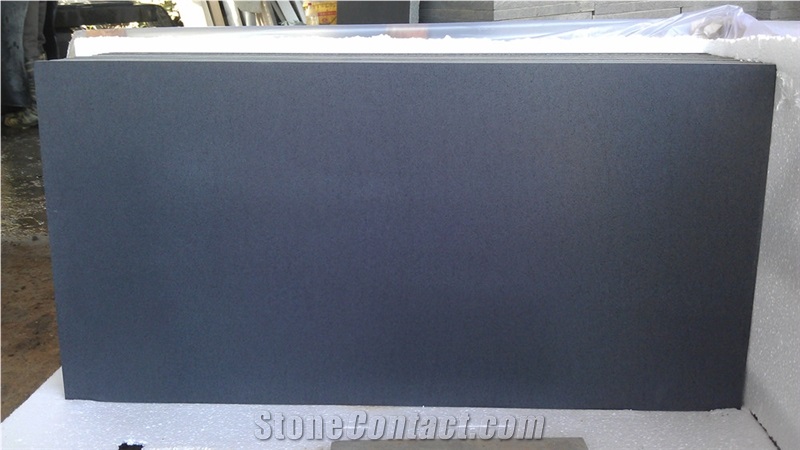 China Black / Black Basalt/ Basaltina / Basalto/ Dark Basalt / Hainan Black / Hainan Black Basalt/ Tiles/ Walling/ Flooring/Light Basalt / Andesite / Wall tiles / Slabs / Covering / Blue Stone