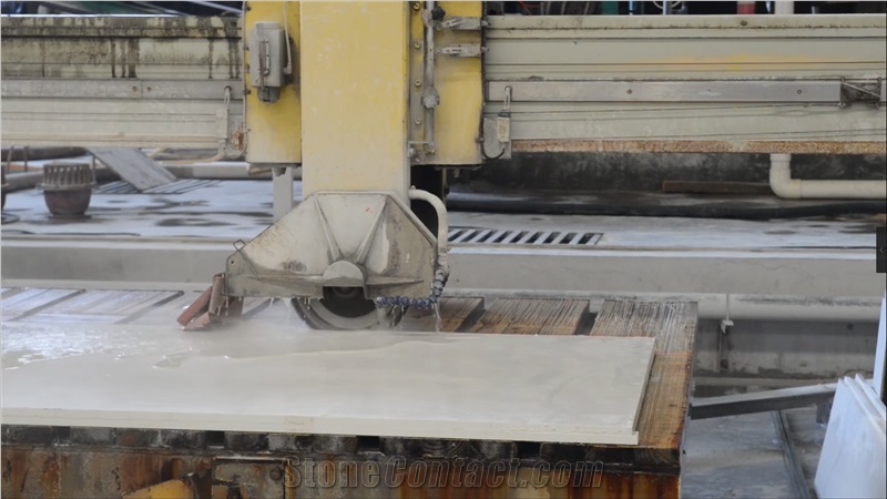 Beige Artificial Quartz Stone Tiles and Slabs Prefabricated 15mm/20mm/25mm/30mm for Floorings and Interior Application