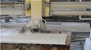 Beige Artificial Quartz Stone Tiles and Slabs Prefabricated 15mm/20mm/25mm/30mm for Floorings and Interior Application