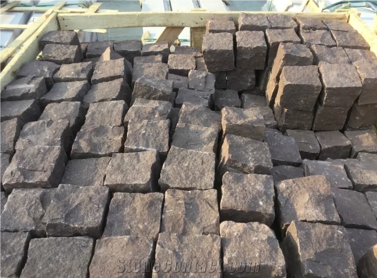 Hand Split Paving Stone in Plaza , Project Cube Stone with Hand Split Finish